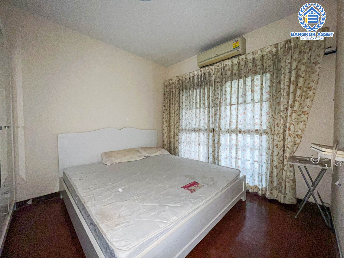 ทาวน์เฮ้าส์มือสองนนทบุรี ม.พฤกษา18/1 กาญจนาภิเษก เนื้อที่ 18 ตร.ว. ฟังก์ชัน 3 ห้องนอน 2 ห้องน้ำ 1 ที่จอดรถ บ้านสภาพดี บนทำเลแห่งการเดินทาง เพียง 10 นาทีถึงเซ็นทรัลเวสต์เกต และรถไฟฟ้าสายสีม่วง "สถานีตลาดบางใหญ่"